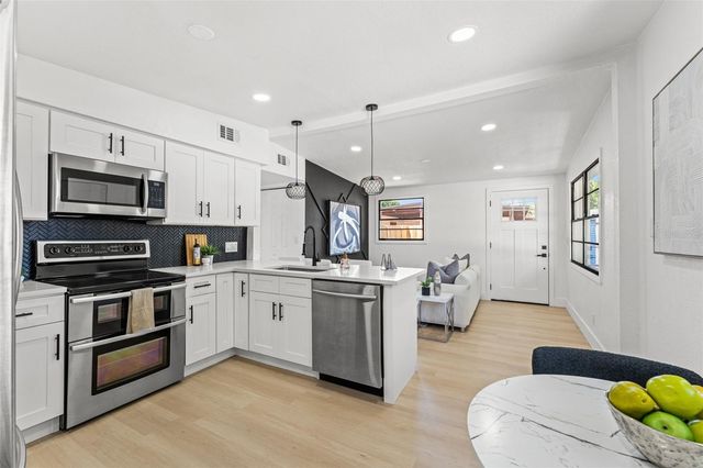 4008 W OLIVE STREET, Tampa, FL 33616