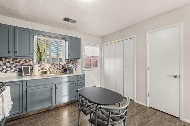 500 John John Drive, Los Lunas, NM 87031