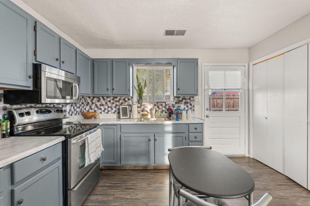 500 John John Drive, Los Lunas, NM 87031