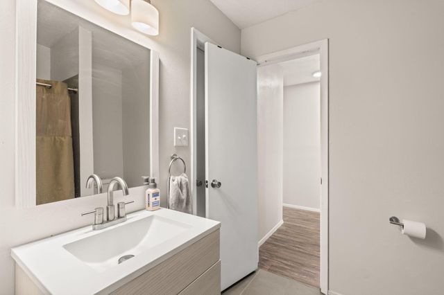 500 John John Drive, Los Lunas, NM 87031