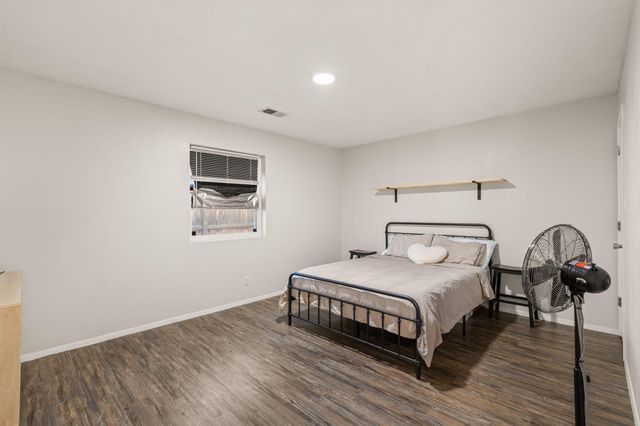 500 John John Drive, Los Lunas, NM 87031