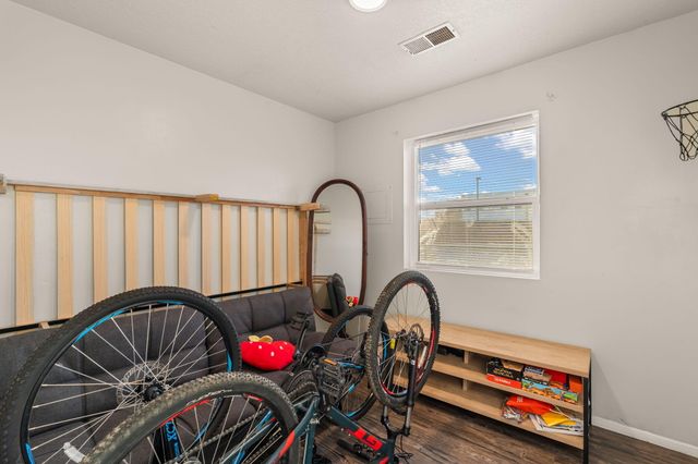 500 John John Drive, Los Lunas, NM 87031