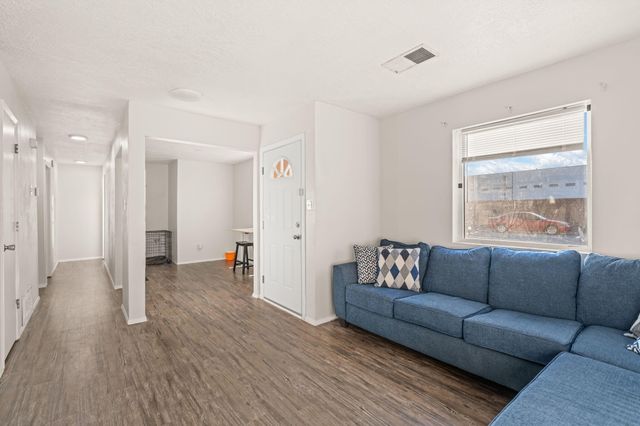 500 John John Drive, Los Lunas, NM 87031