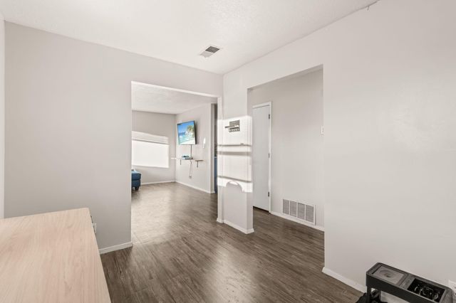 500 John John Drive, Los Lunas, NM 87031