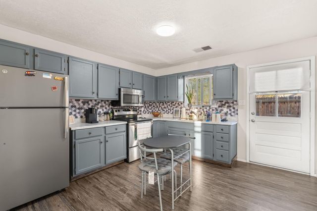 500 John John Drive, Los Lunas, NM 87031