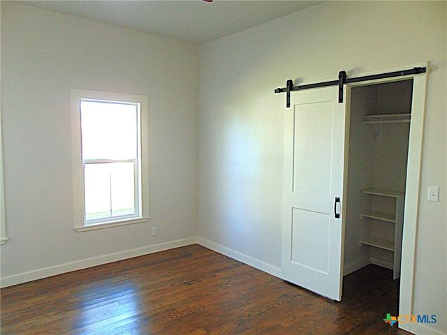 500 S Texana Street, Hallettsville, TX 77964