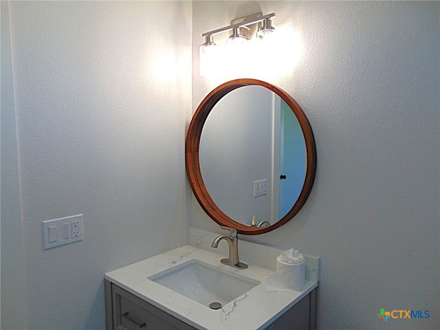 500 S Texana Street, Hallettsville, TX 77964