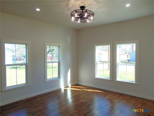 500 S Texana Street, Hallettsville, TX 77964