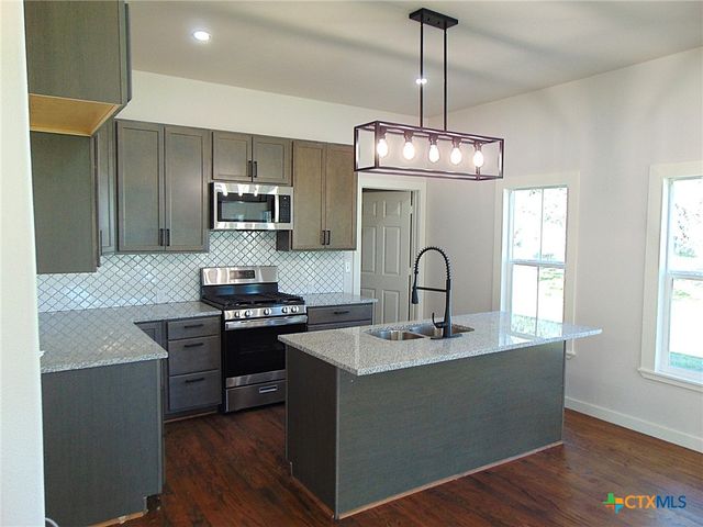 500 S Texana Street, Hallettsville, TX 77964