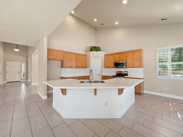 5565 Havencrest Cir, Stockton, CA 95219