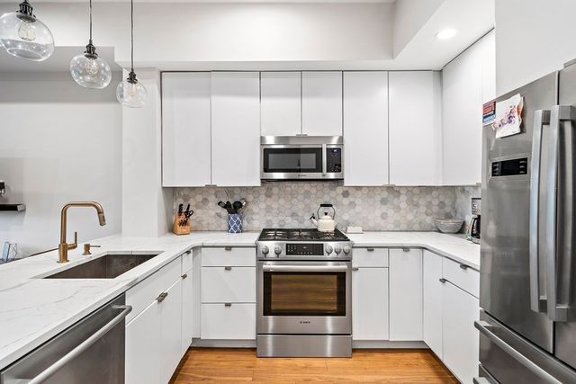 303 Sumner St 3R, Boston, MA 02128