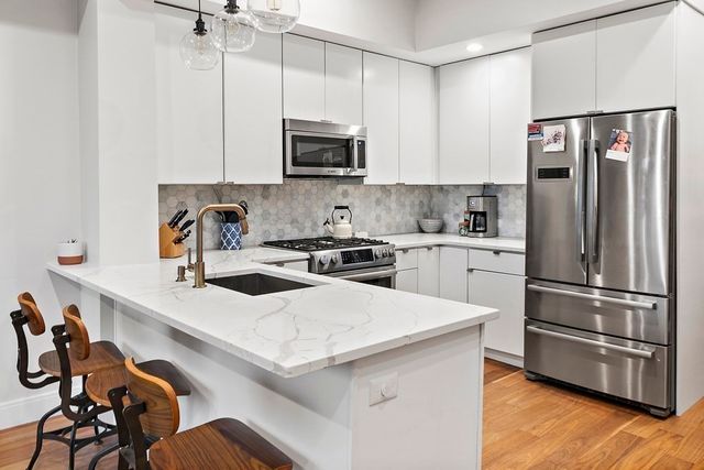 303 Sumner St 3R, Boston, MA 02128