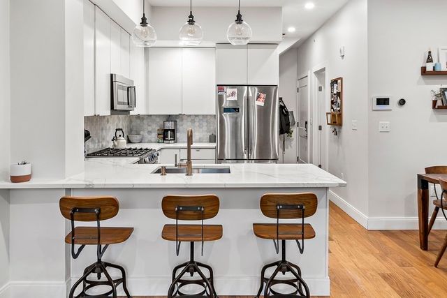 303 Sumner St 3R, Boston, MA 02128