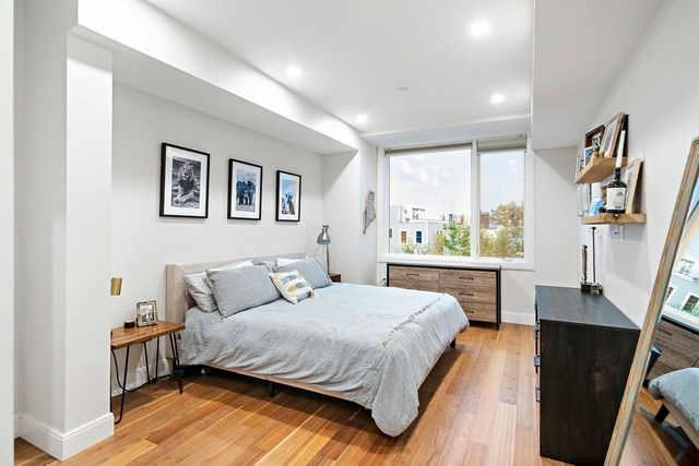 303 Sumner St 3R, Boston, MA 02128