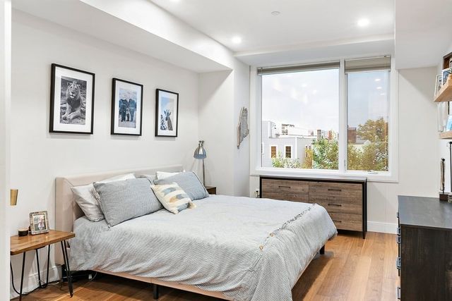 303 Sumner St 3R, Boston, MA 02128