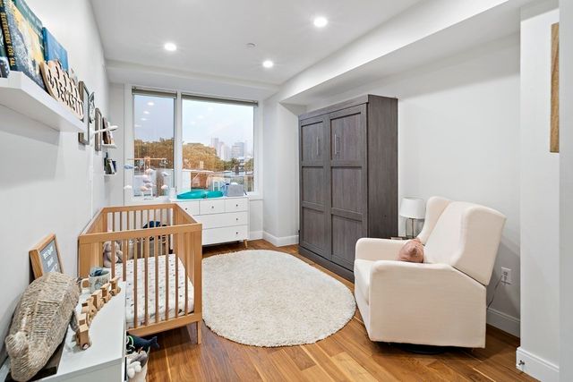 303 Sumner St 3R, Boston, MA 02128