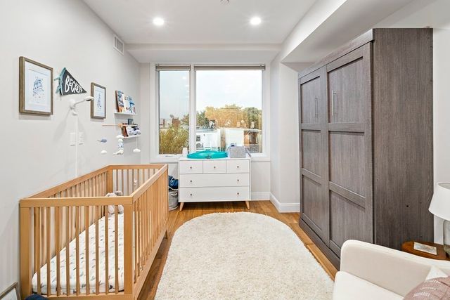 303 Sumner St 3R, Boston, MA 02128