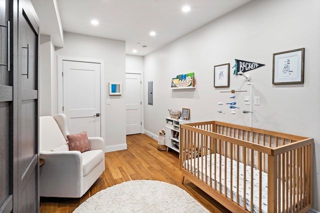 303 Sumner St 3R, Boston, MA 02128