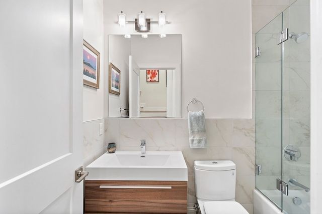 303 Sumner St 3R, Boston, MA 02128