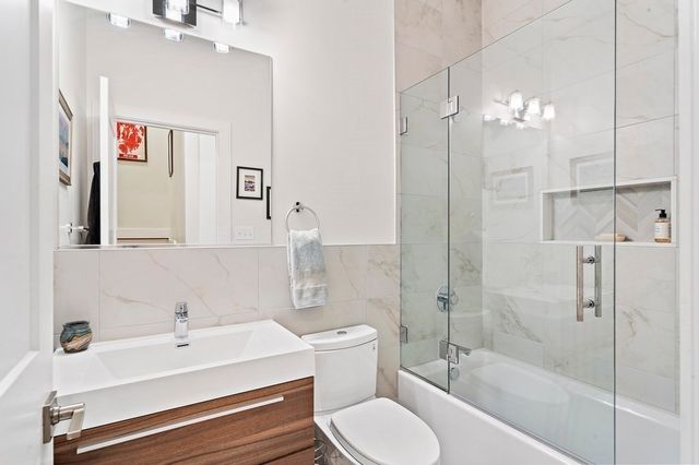 303 Sumner St 3R, Boston, MA 02128