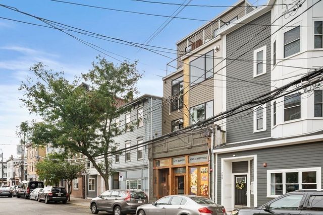 303 Sumner St 3R, Boston, MA 02128