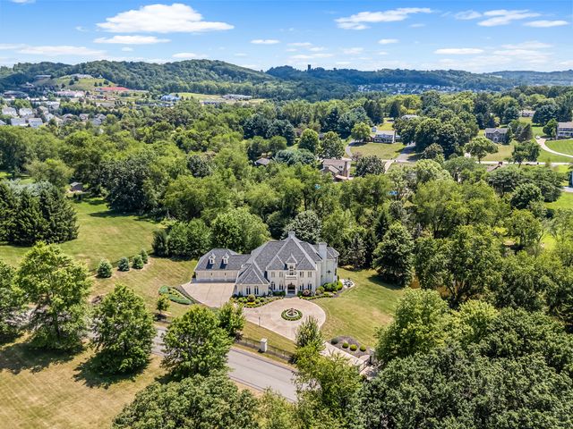 108 Carriage Hill DRIVE, Adams Twp, PA 16046