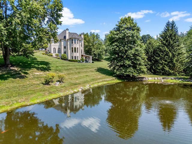 108 Carriage Hill DRIVE, Adams Twp, PA 16046