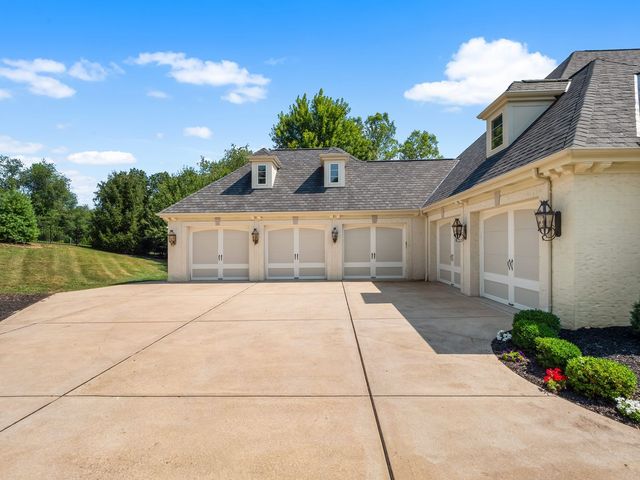 108 Carriage Hill DRIVE, Adams Twp, PA 16046