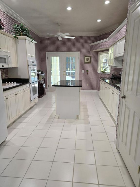 Image 7 of property listing at 2409 BERKSHIRE DRIVE, Winter Haven, FL 33884