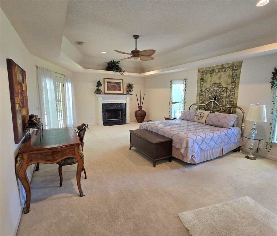Image 9 of property listing at 2409 BERKSHIRE DRIVE, Winter Haven, FL 33884