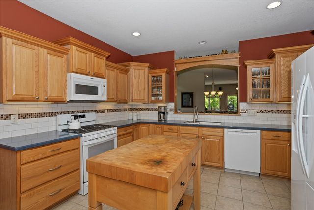 12308 Twana Drive, Urbandale, IA 50323