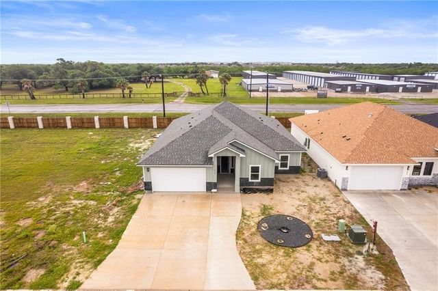 113 Traditions Dr, Rockport, TX 78382