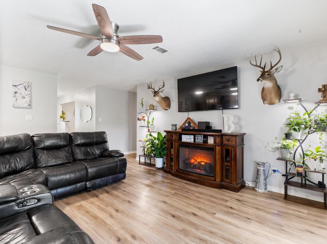 30 Live Oak St, Van Vleck, TX 77482