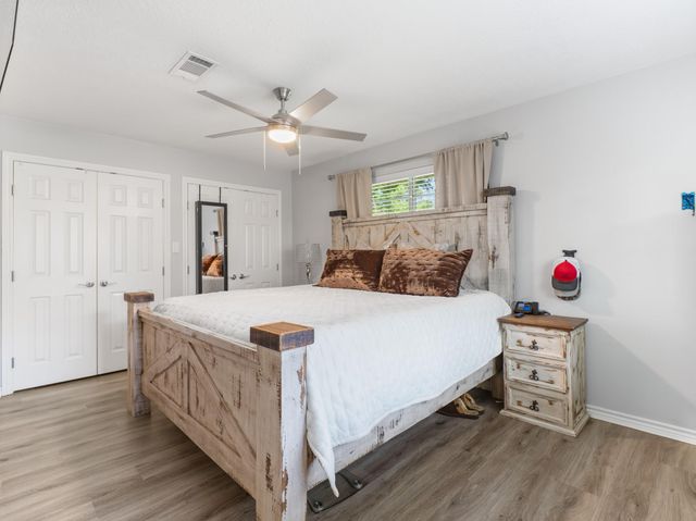 30 Live Oak St, Van Vleck, TX 77482