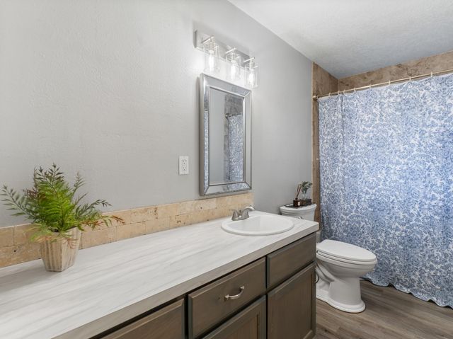30 Live Oak St, Van Vleck, TX 77482