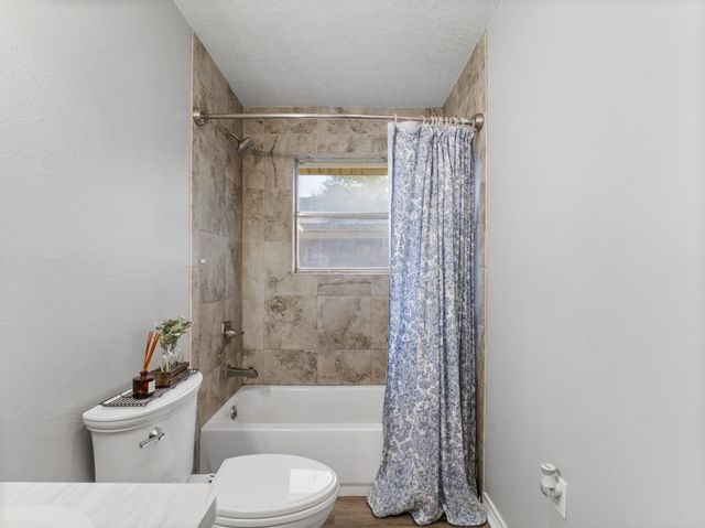 30 Live Oak St, Van Vleck, TX 77482