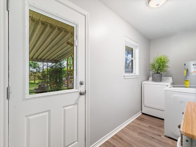 30 Live Oak St, Van Vleck, TX 77482