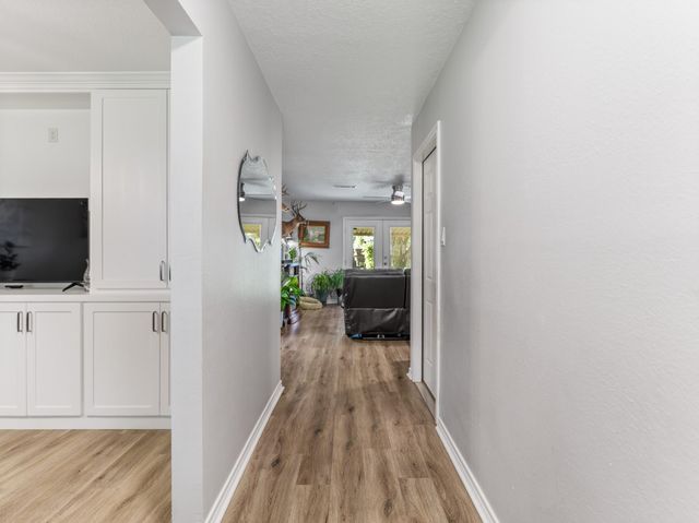 30 Live Oak St, Van Vleck, TX 77482