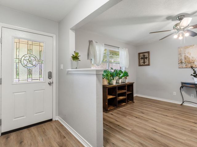 30 Live Oak St, Van Vleck, TX 77482