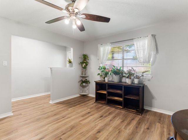 30 Live Oak St, Van Vleck, TX 77482