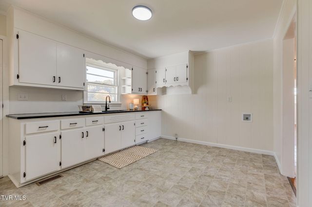 320 Independence Drive, Kingsport, TN 37660