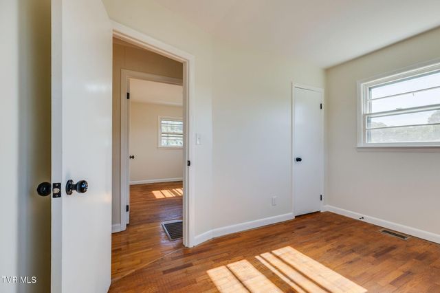 320 Independence Drive, Kingsport, TN 37660