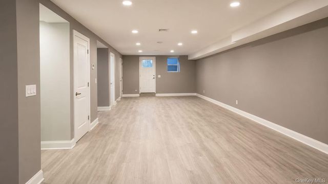68-02 Jay Ave, Maspeth, NY 11378
