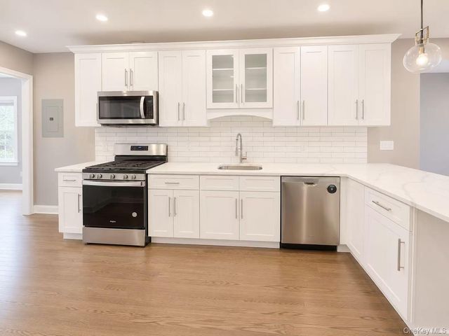 68-02 Jay Ave, Maspeth, NY 11378