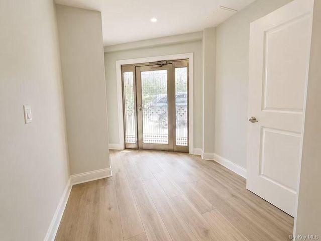 68-02 Jay Ave, Maspeth, NY 11378