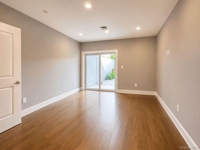 68-02 Jay Ave, Maspeth, NY 11378