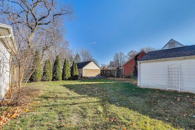 108 Beverly Place, Munster, IN 46321