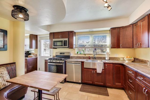 108 Beverly Place, Munster, IN 46321