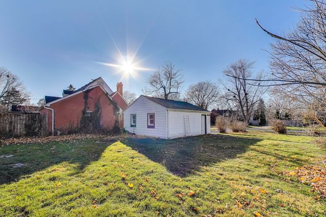 108 Beverly Place, Munster, IN 46321
