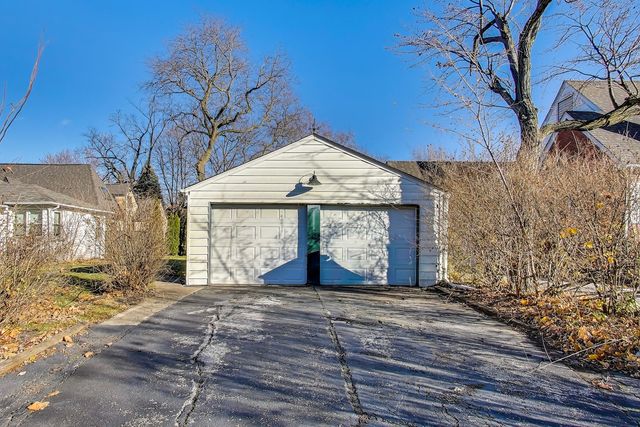 108 Beverly Place, Munster, IN 46321